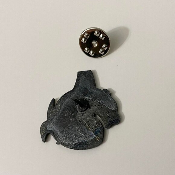 Vintage Crazy Canuck Native Orca Whale Canada Pin Made in Taiwan - Picture 5 of 7